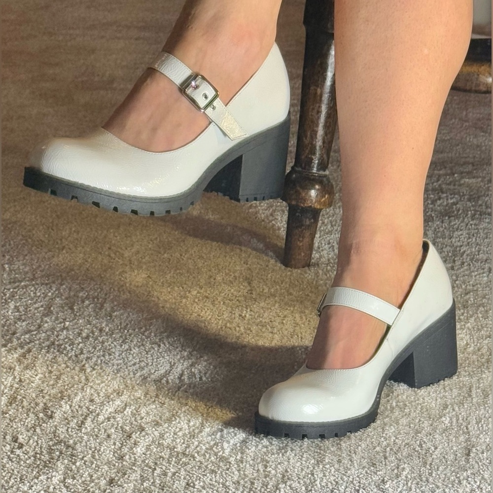 Dirty Laundry “Lita” Mary Jane White Patent Block Heel - Picture 6 of 8